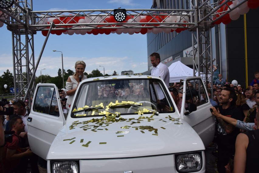 Niesamowity Maluch dla Toma Hanksa: Fiat 126p specjalnie dla aktora. Jest piękny