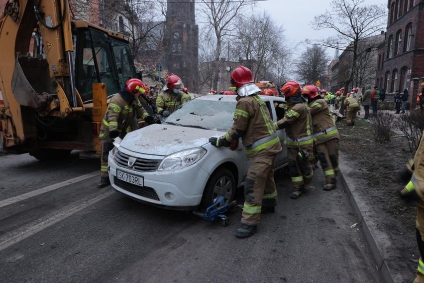 Sądeccy ratownicy działali na miejscu tragedii w Katowicach. W transporcie pomagali im żołnierze  