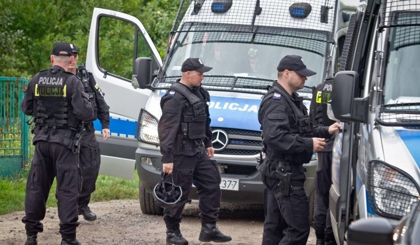 Poznań: Zwłoki w śmieciarce na Dolnej Wildzie. Mężczyzna jeszcze żył, zanim do niej wpadł