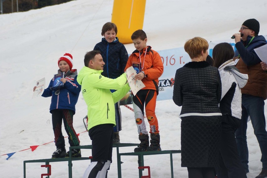 Rabka Zdrój. Prezydent Duda na nartach. Oddał hołd Marii Kaczyńskiej [ZDJĘCIA]