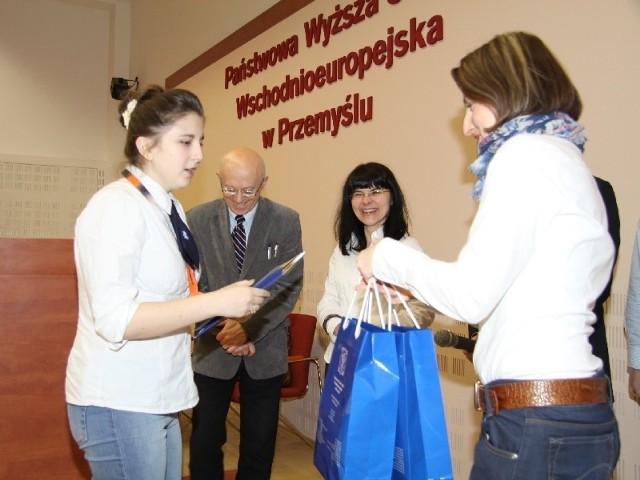 Pierwsze miejsce zajęła Aleksandra Wierzba z LO "Radosna Nowina 2000&#8221; z Piekar k. Krakowa.