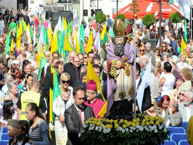 W zeszłym roku tak wyglądał przemarsz figur św. Urbana na zielonogórskim  deptaku. W tym roku również uczcimy patrona miasta