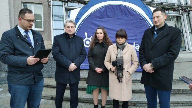 Łukasz Krawiec, Piotr Dudek, Zuzanna Samul, Karina Wojtusiak i Kamil Wnuk w trakcie czwartkowej konferencji przed sesją Rady Miejskiej poinformowali o kilku ważnych zmianach, jakie są planowane.