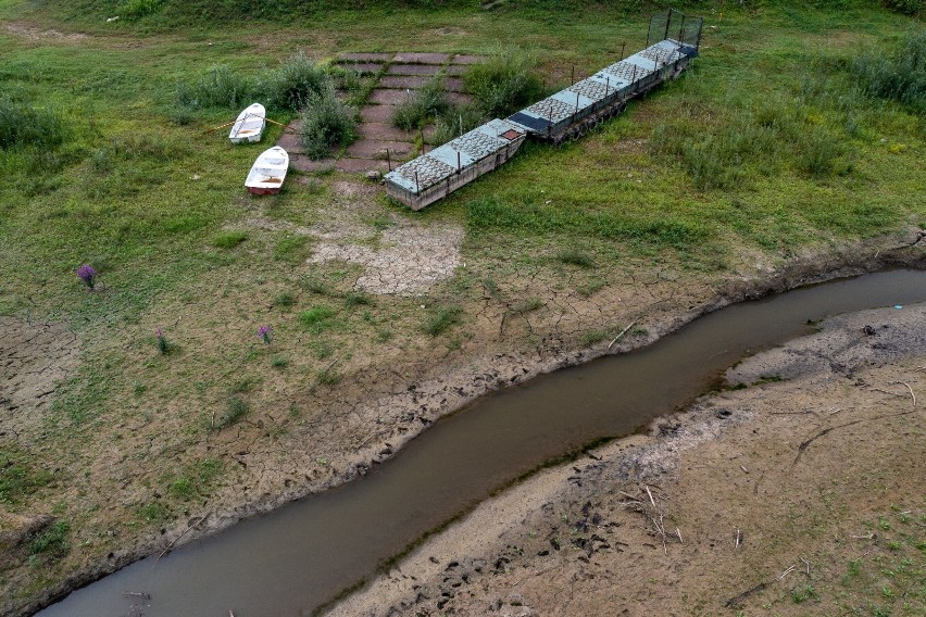 Niski poziom wody w Jeziorze Solińskim.