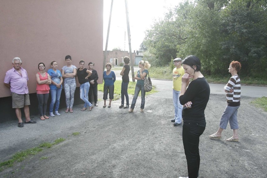 46 osób, w tym małe dzieci, od miesiąca nielegalnie zajmują...