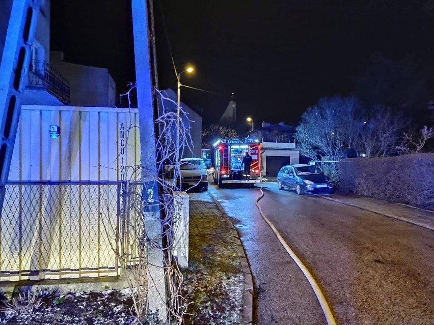 Pożar budynku mieszkalnego w Lublinie. Jedna osoba została ranna