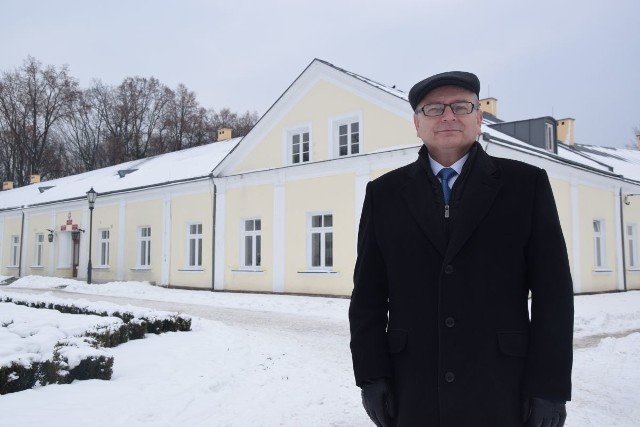 Wymiana okien to jedna z części dużej inwestycji termomodernizacji magistratu – mówi burmistrz Końskich Krzysztof Obratański