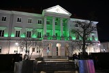 Urząd Miasta w Kielcach zapalił się na zielono. Na znak solidarności z migrantami (ZDJĘCIA)