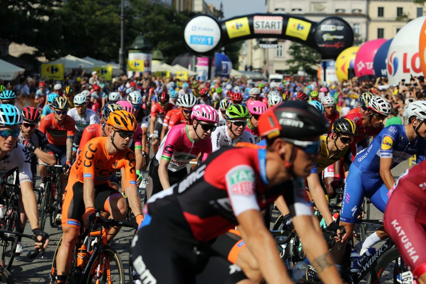 Tour de Pologne 2018 wystartował. Kolarze pojechali wokół Krakowa [ZDJĘCIA ZE STARTU]