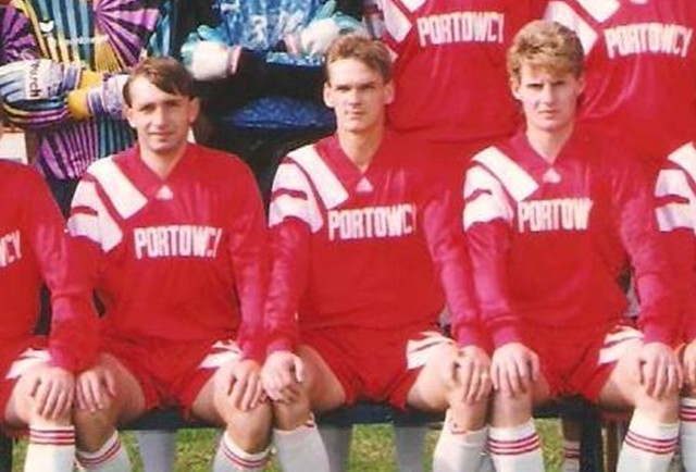Waldemar Jaskulski (w środku) na zdjęciu Pogoni z jesieni 1993 r.