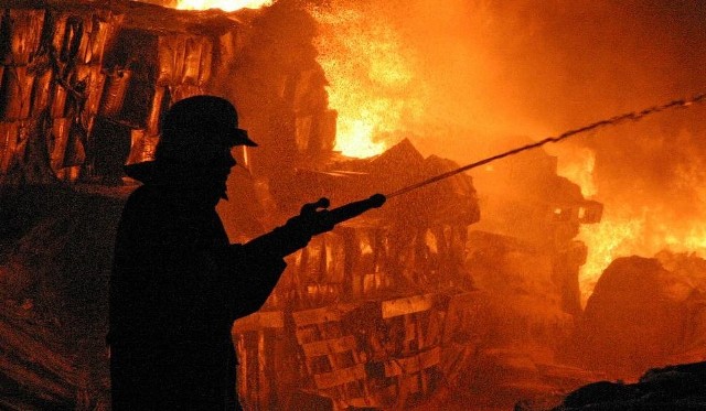 Strażacy ugasili płonący na stolarni w Brzozowie dach