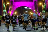 10 tysięcy maratończyków na ulicach. Opolanie także biegli w 9. Nocnym Wrocław Półmaratonie - zobaczcie zdjęcia