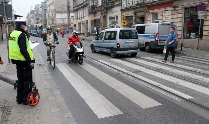 Wypadek na Jedności Narodowej. Kierowca peugeota potrącił...