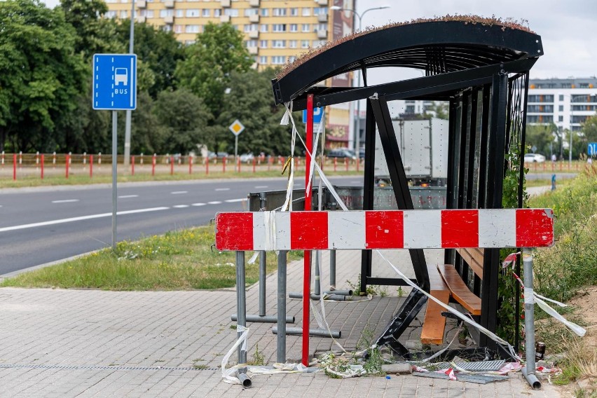 Białystok. Zielony przystanek na ul. Wiejskiej pozostaje uszkodzony. Kiedy zostanie wyremontowany?