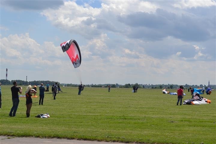 Na targach paralotniczych w Rudnikach można nie tylko...