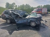 Poważny wypadek na autostradzie A4 pod Wrocławiem. Auto osobowe zderzyło się z tirem [ZDJĘCIA]