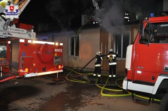 Pożar budynku socjalnego przy ul. Młyńskiej w Kraśniku. Nie żyje jedna osoba