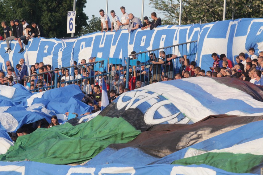 Ruch Chorzów - GKS Katowice 1:0. Tak cieszyli się kibice i piłkarze Niebieskich ZDJĘCIA