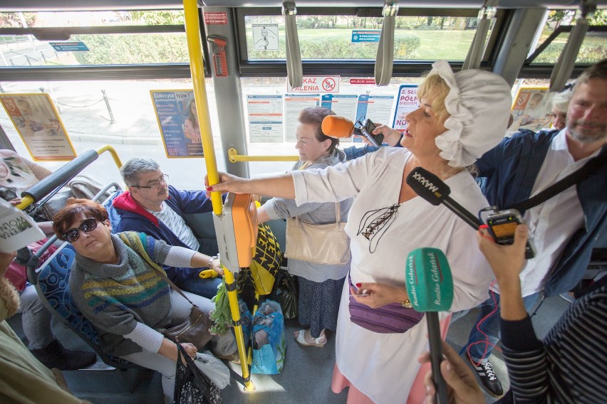 W słupskich autobusach MZK aktorzy cytowali Pana Tadeusza....