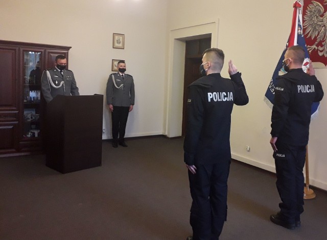Marcin Pilarczyk gratulował nowym policjantom i życzył im sukcesów w rozpoczętej służbie