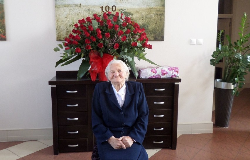 Pani Janina dostała kosz 100 róż