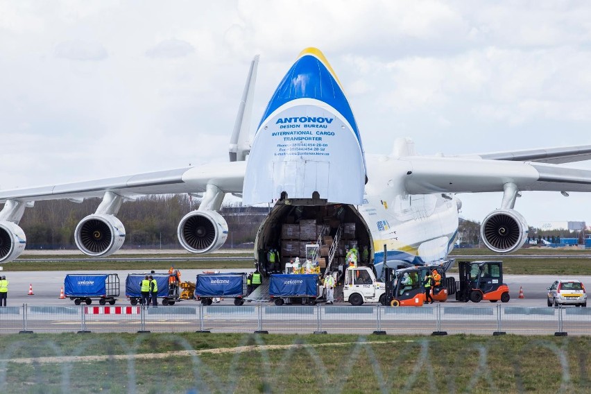 Dziś na lotnisku w Jasionce wyląduje największy transportowy samolot na świecie - Antonow An-225 Mrija