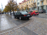 Tak parkuje się BMW w centrum miasta [ZDJĘCIA]