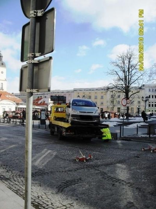 Honda zastawiła miejsce parkingowe przeznaczone dla osób...