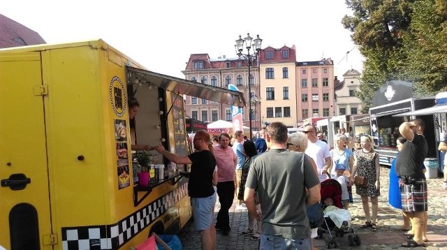 VIII Festiwal Smaków Food Trucków, 1-2 października, park handlowy Matarnia, godz. 10-20Będzie można posmakować potraw z różnych food trucków, m.in. z kuchnią meksykańską, włoską, śródziemnomorską, burgerami, belgijskimi frytkami, naleśnikami i kilka innych, kulinarnych niespodzianek. Festiwal Smaków Food Trucków 2016 w Gdańsku. 25 wozów z jedzeniem! [ LISTA, PROGRAM]W miniony weekend w Gdańsku odbyły się Targi Motoryzacyjne 3TM w AmberExpo. Zobaczcie wideo!Szymon Szewczyk