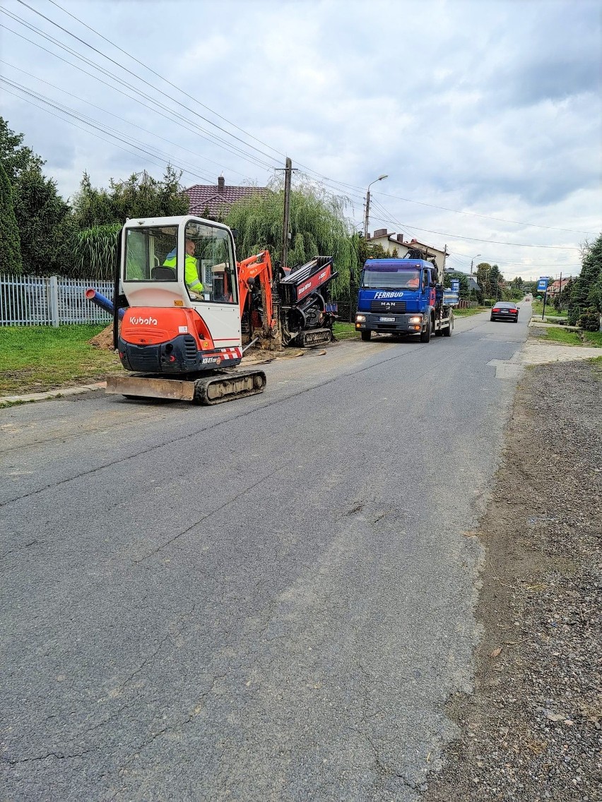 Na terenie gminy Psary trwa budowa wodociągu, a prawie...