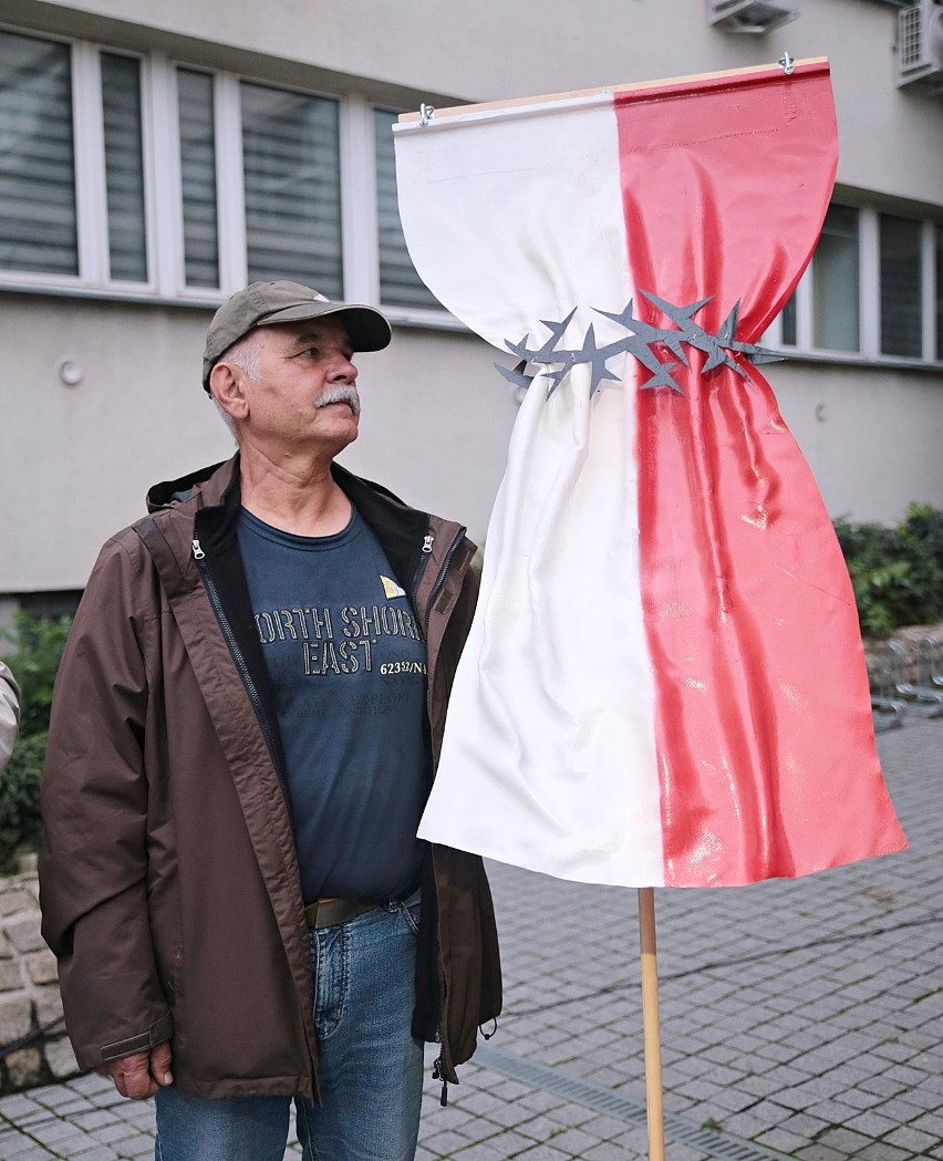 Kraków. Mieszkańcy protestowali przeciwko reformie sądownictwa [ZDJĘCIA]