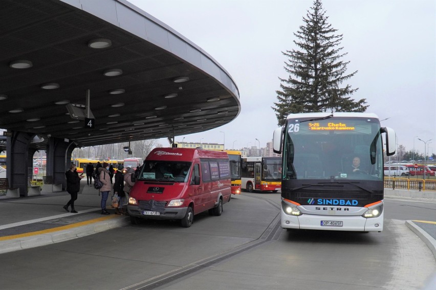 Kolejni przewoźnicy przenoszą się na Dworzec Autobusowy w Kielcach. 100 linii zaczyna tam swoje kursy. Zobacz zdjęcia i film