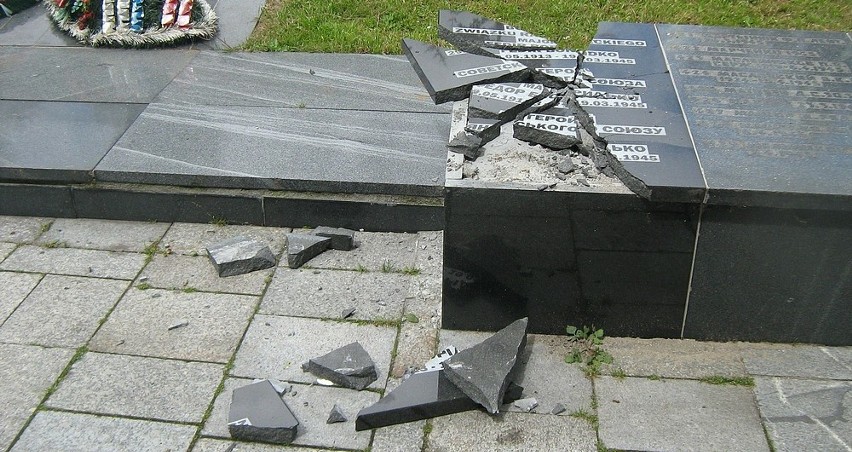Grób na Cmentarzu Żołnierzy Radzieckich w Gdańsku został zdewastowany [WIDEO, ZDJĘCIA] 