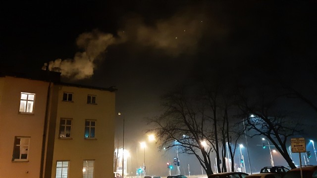 Smog w okolicy skrzyżowania ulic Wrocławskiej i Nysy Łużyckiej w Opolu