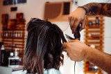 Najlepsze fryzury dla kobiet po 50. roku życia. Te uczesania odejmują lat i wyszczuplają twarz - inspiracje, zdjęcia [3.03.2024]
