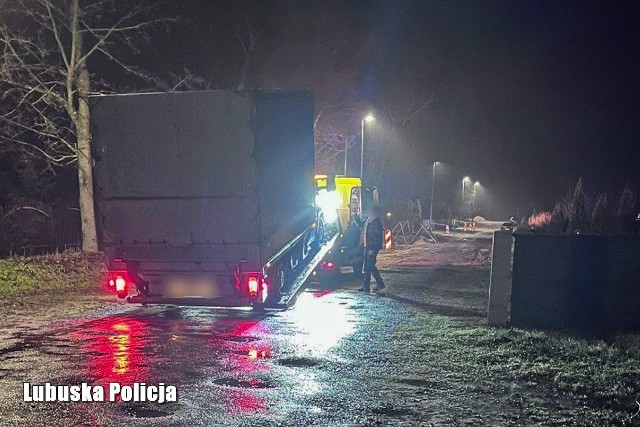 Pijany kierowca dostawczego busa siał zagrożenie na drodze.