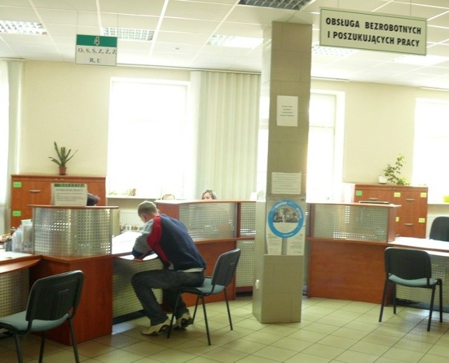 W powiecie stalowowolskim rośnie liczba bezrobotnych uprawnionych do zasiłku.
