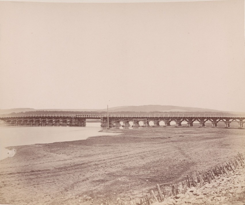 Most kolejowy na Nidzie