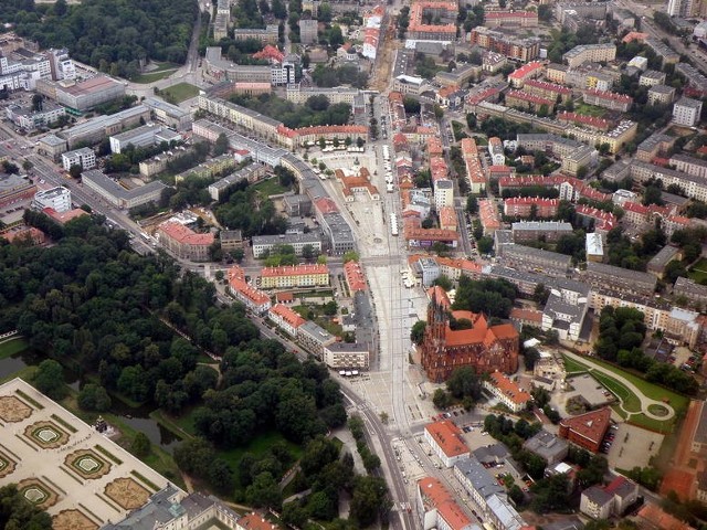 8. KATOWICEKtóre z miast do 300 tys. mieszkańców w Polsce jest najbardziej przyjazne dla kierowców?  Ranking został przygotowany przez portal www.oponeo.pl. Wzięto pod lupę największe bolączki kierowców i sprawdzić m.in. gdzie najszybciej dojedziemy do restauracji w centrum miasta oraz czy opłata za parking nie przewyższy rachunku za kolację.Zobacz także:Skarpa na filmie z dronaNajpiękniejsze torunianki na instagramieGwara toruńska. Sprawdź, czy znasz takie słowa