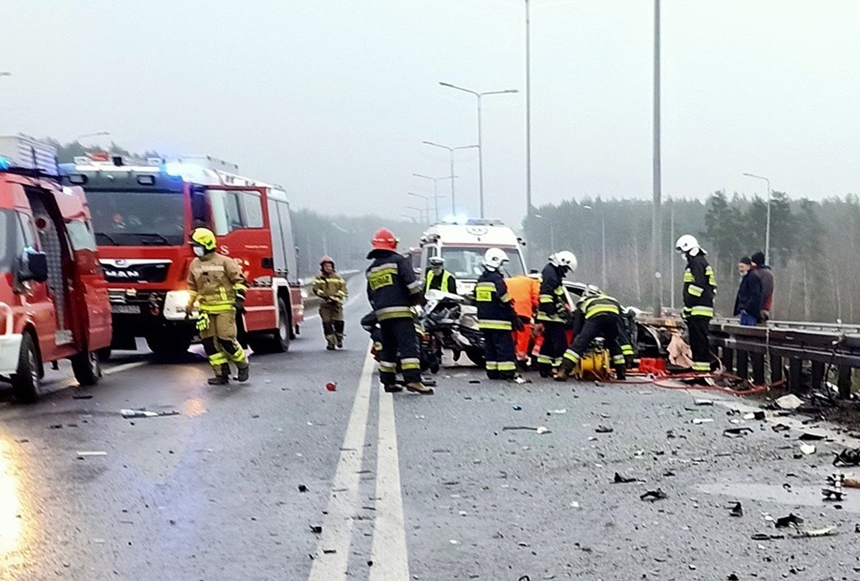 Koszmarny wypadek na S1 w Pyrzowicach. Kobieta jechała pod