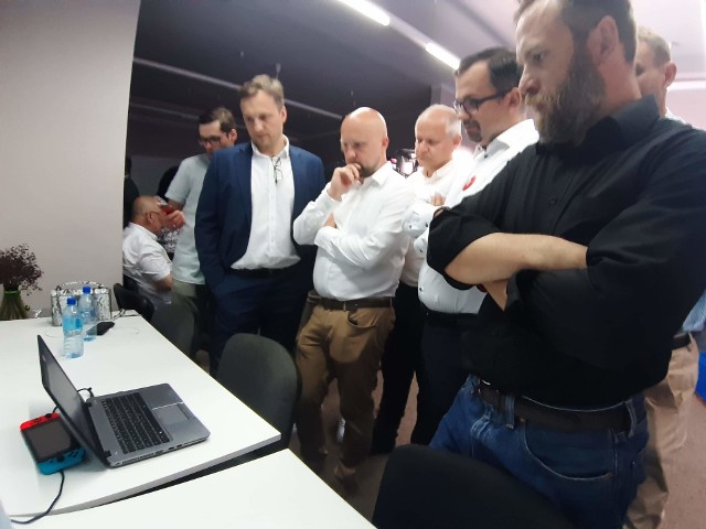 Wieczór wyborczy PiS w gdyńskim biurze poselskim Marcina Horały