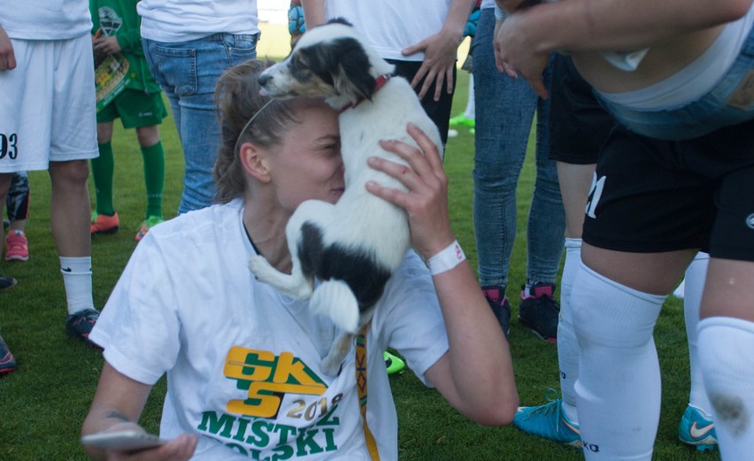 Piłkarki Górnika Łęczna mistrzyniami Polski. Zobacz, jak zawodniczki cieszyły się z tytułu i co powiedziały po meczu z AZS PWSZ Wałbrzych