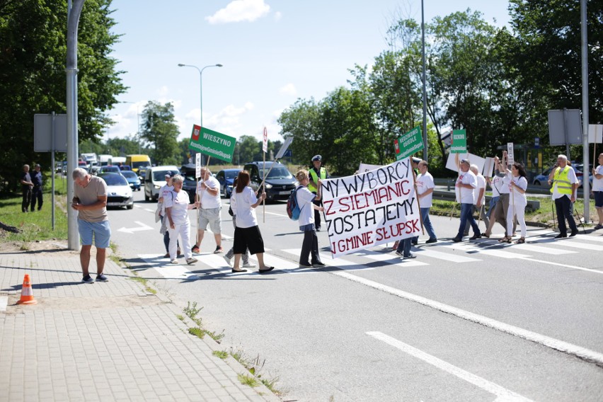 Protest mieszkańców gminy. W Redzikowie blokowano drogę 