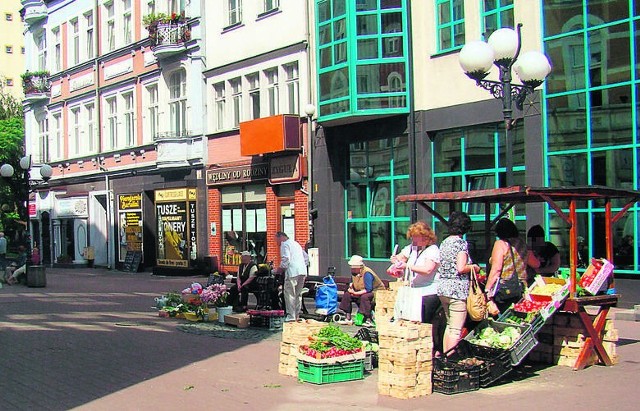 Tradycja handlowania "pod chmurką" na ul. Hawelańskiej i Wełniany Rynek sięga wielu wielu lat.