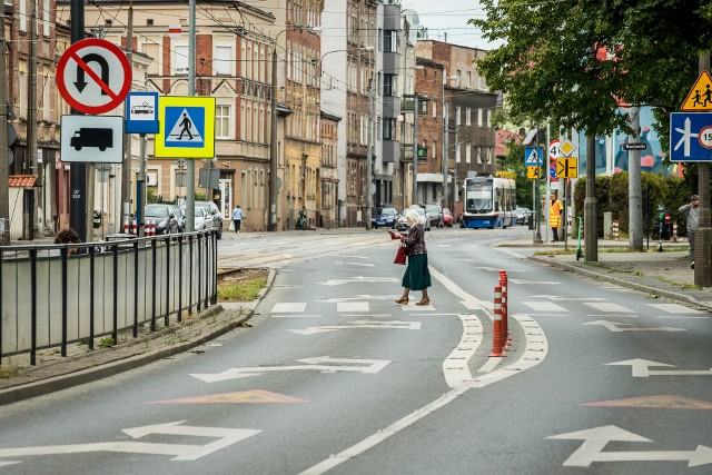 Trzeci i ostatni odcinek ulicy Nakielskiej w Bydgoszczy czeka za uzgodnienia środowiskowe. To oznacza rozpoczęcie procesu projektowania przebudowy tej ważnej ulicy. Problem polega na tym, że nie wiadomo, skąd wziąć na budowę pieniądze.