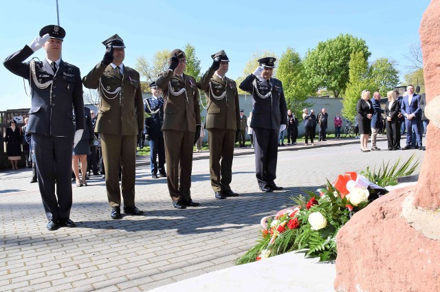 Pod obeliskiem upamiętniającym ofiary hitlerowskiego obozu na Błoniach w Inowrocławiu odbyła się 8 maja uroczystość z okazji 78. rocznicy zakończenia II wojny światowej