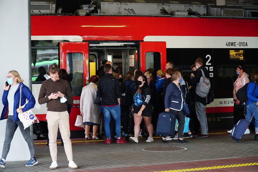 W pociągach Kolei Wielkopolskich nie brakuje pasażerów....