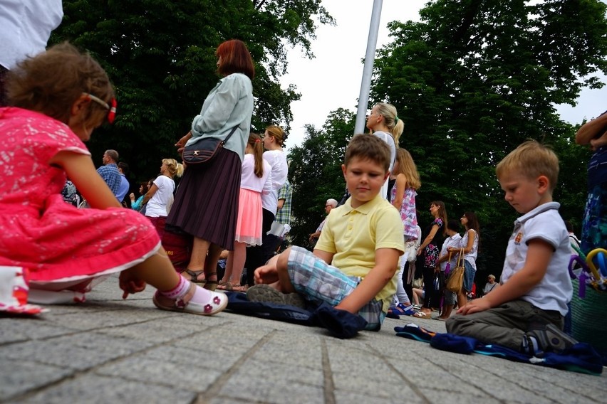 Papież w Częstochowie: Pielgrzymi na alei NMP i pl. Biegańskiego