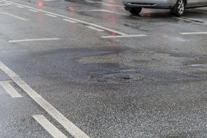 Protest rolników 13.03.2019. Policja poszukuje osób, które 13 marca blokowały ruch w Warszawie i zniszczyły nawierzchnię [ZDJĘCIA]