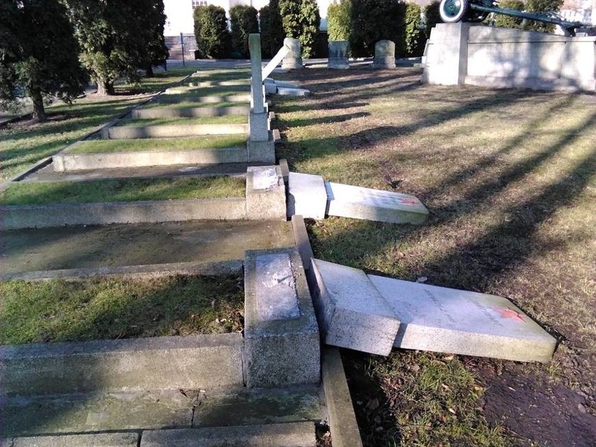 Cmentarz żołnierzy radzieckich w Kaliszu zdewastowany